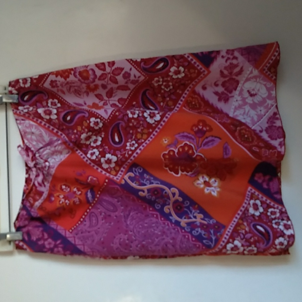 D. Eight floral skirt size L
